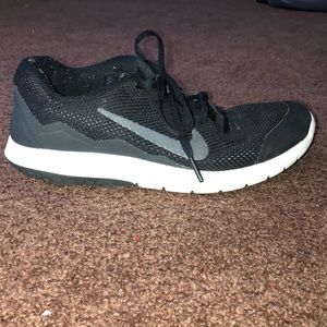 Black nike tennis shoes. Women’s 7.5